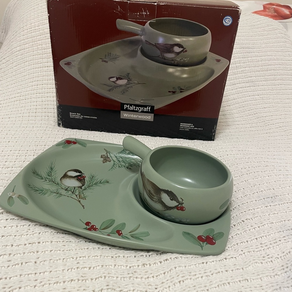 Pfaltzgraff Winterwood Green Bird Design Set